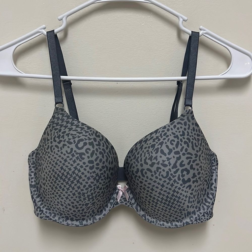 Grey Leopard Print T-Shirt Bra with Light Pink Accent